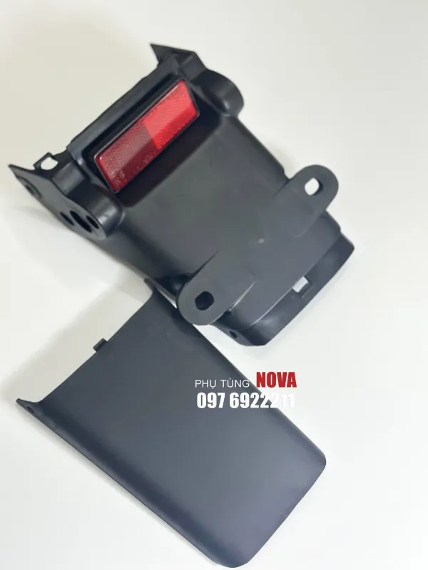 Bộ dè biển số Nova Dash