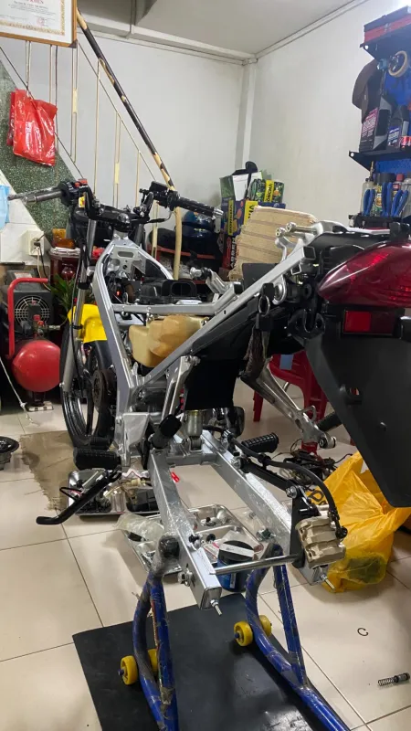 Honda LS 125 dọn lại gói cơ bản